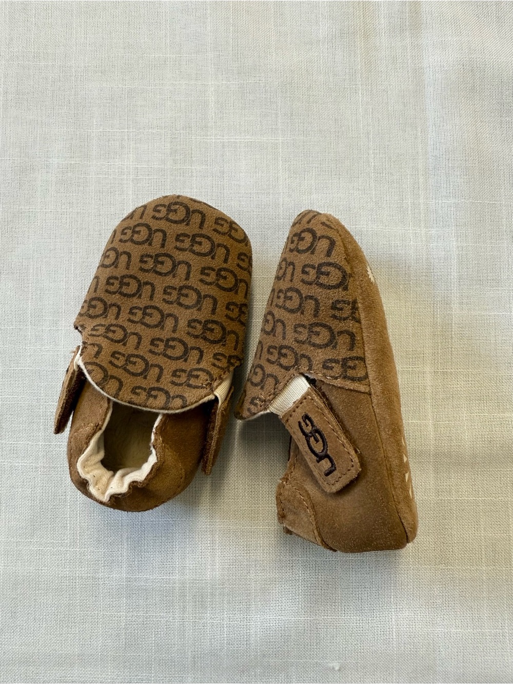 UGG Roos Logo Brown Suede Baby Crib Shoes Size US 04/05
